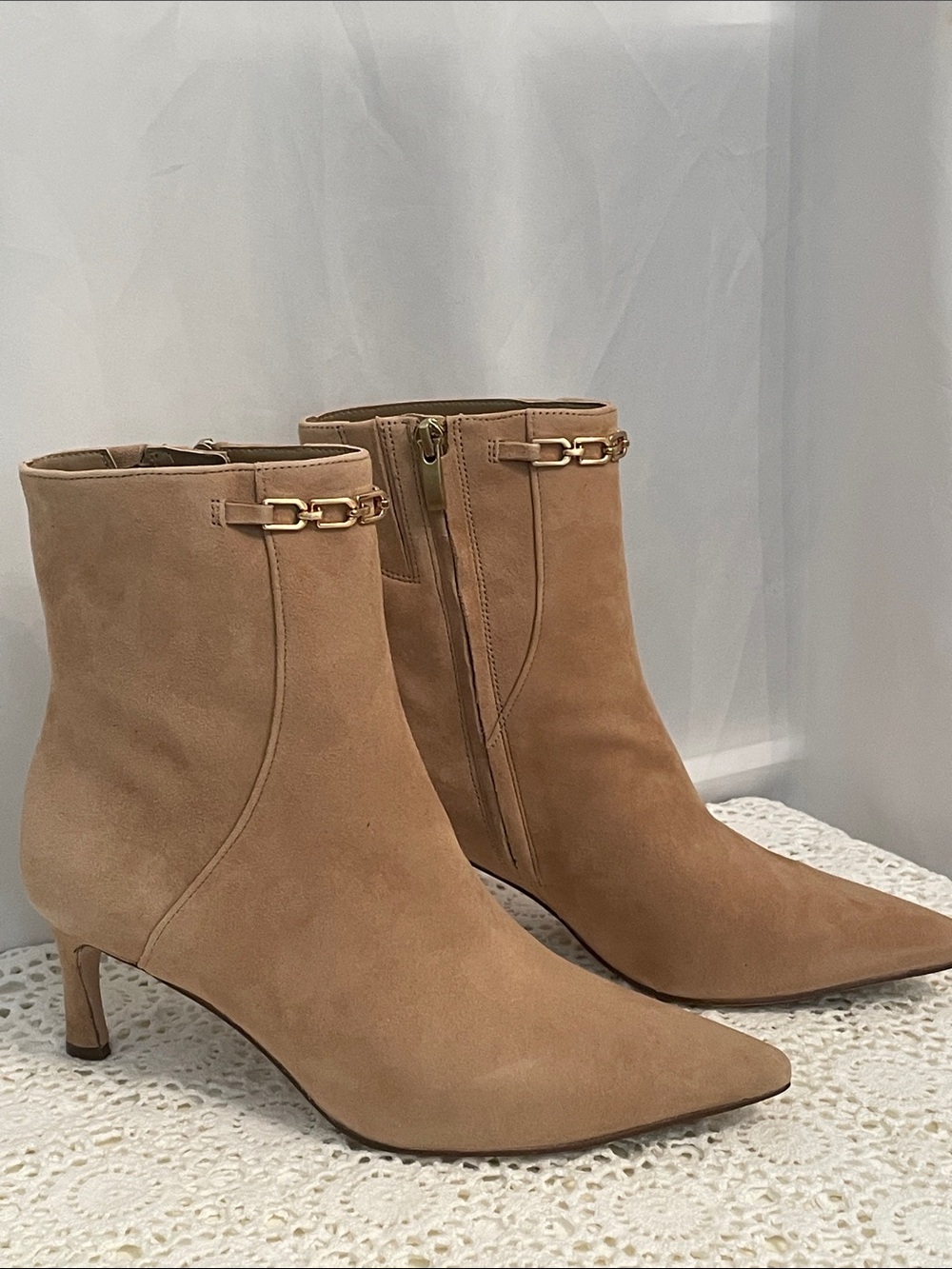 27 EDIT Women’s Tan Suede Pointed-Toe Ankle Boots with Gold Chain Detail Size 9
